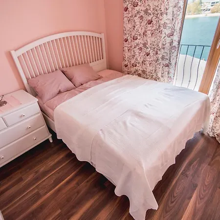 Wellness Fuerst Apartment Dunajska Luzna