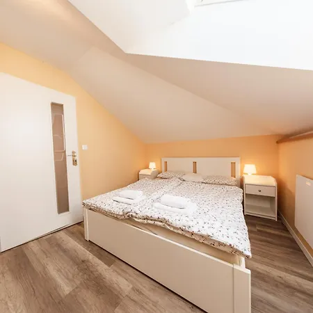 Wellness Fuerst Apartment Dunajska Luzna